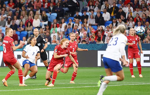 Thắng tối thiểu Đan Mạch, Anh gần như cầm vé đi tiếp